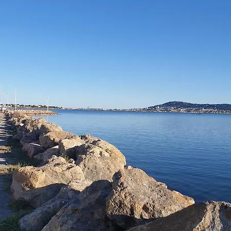 Les Demeures De Thau * בוזיג