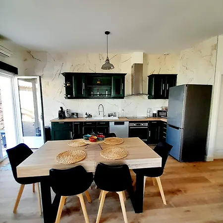 Les Demeures De Thau בוזיג