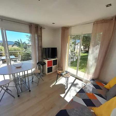 בית נופש Les Demeures De Thau בוזיג