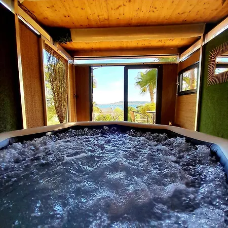 בית נופש Les Demeures De Thau בוזיג